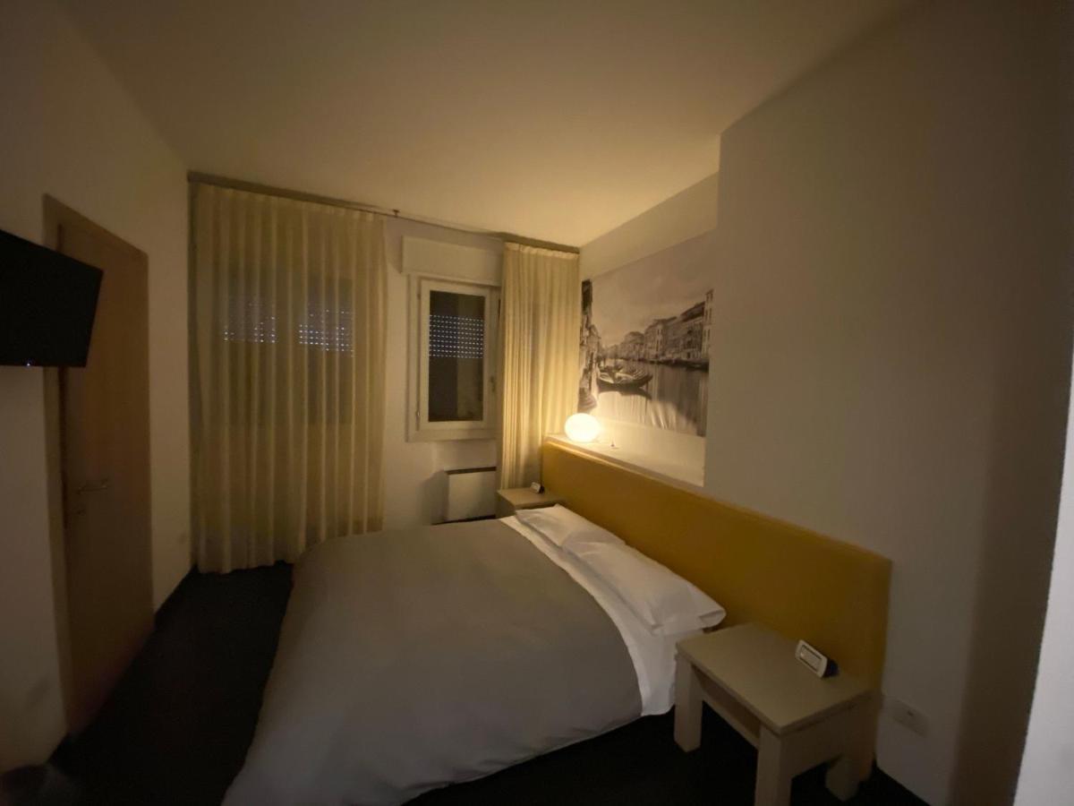 Hotel Angi Fossò Екстериор снимка